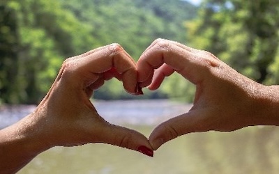 Picton-United-Church-hand-hearts